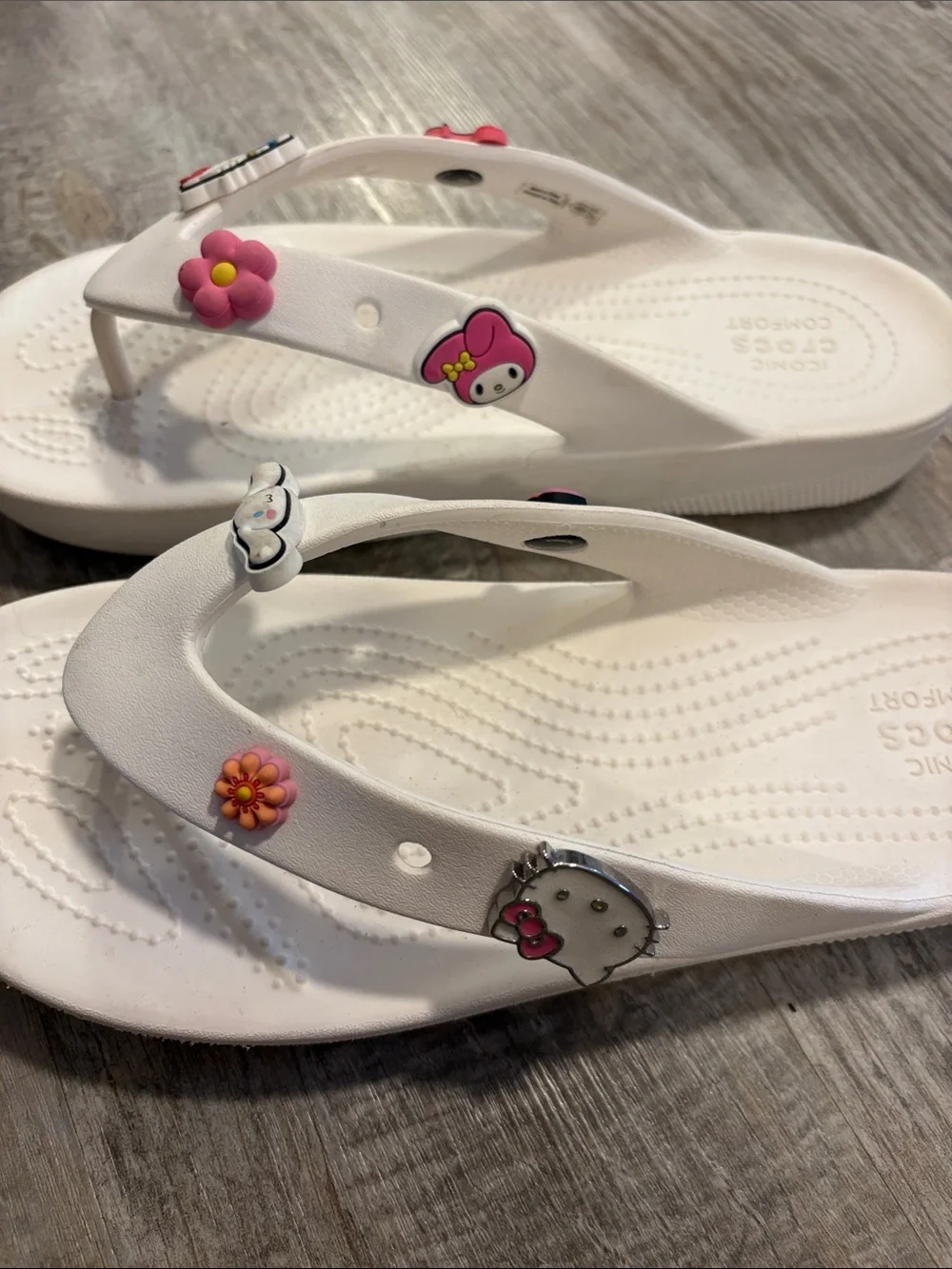 Women’s iconic crocs flip flop sandals